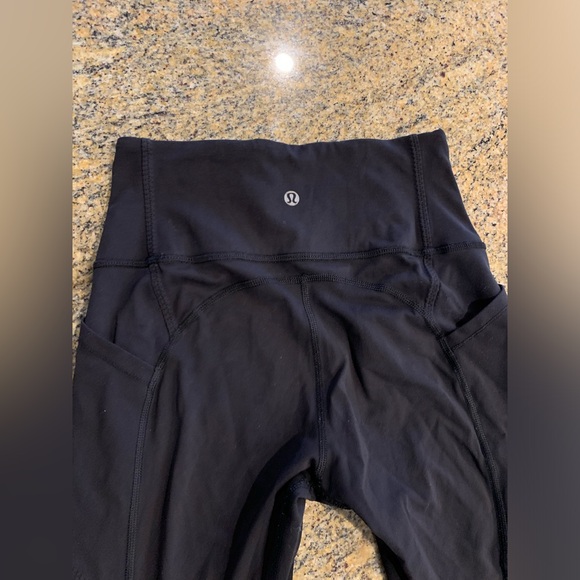 Lululemon black cropped leggings size 4 - Picture 5 of 13